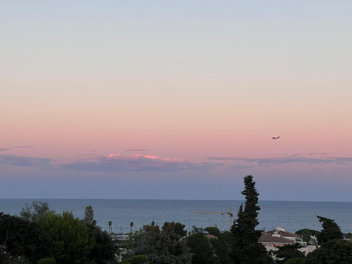 Rooftop Villeneuve Bagian luar foto